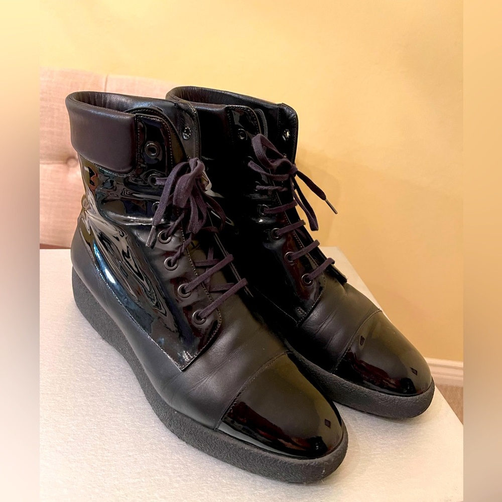 Women’s leather boots , excellent condition in US size 7,5 . they fit size7,5-8